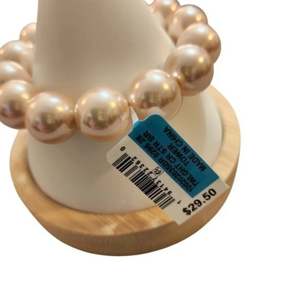 NWT Chunky Faux Pearl Gold Tone Charm Stretch Bracelet Womens